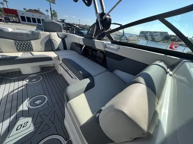 Slide: The Image of MasterCraft XT20 2024 - 6