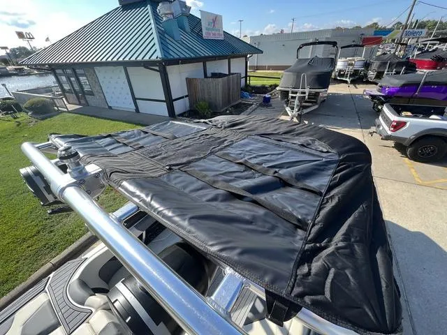 Slide: The Image of MasterCraft XT20 2024 - 8