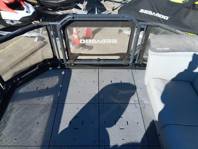 Slide: The Image of Sea-Doo SWITCH 19 BASE 170 HP 2023 - 10