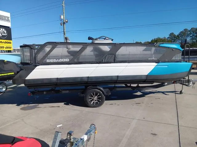 Slide: The Image of Sea-Doo SWITCH 19 BASE 170 HP 2023 - 13