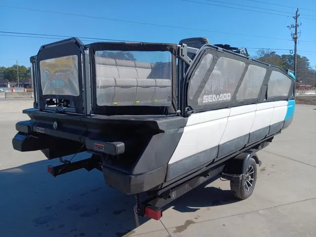 Slide: The Image of Sea-Doo SWITCH 19 BASE 170 HP 2023 - 14