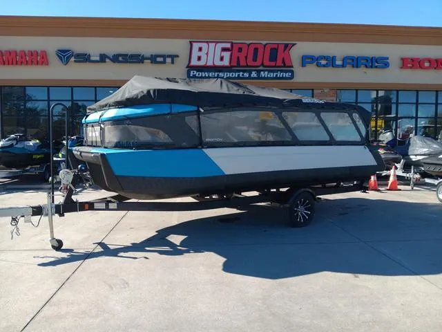 Slide: The Image of Sea-Doo SWITCH 19 BASE 170 HP 2023 - 17