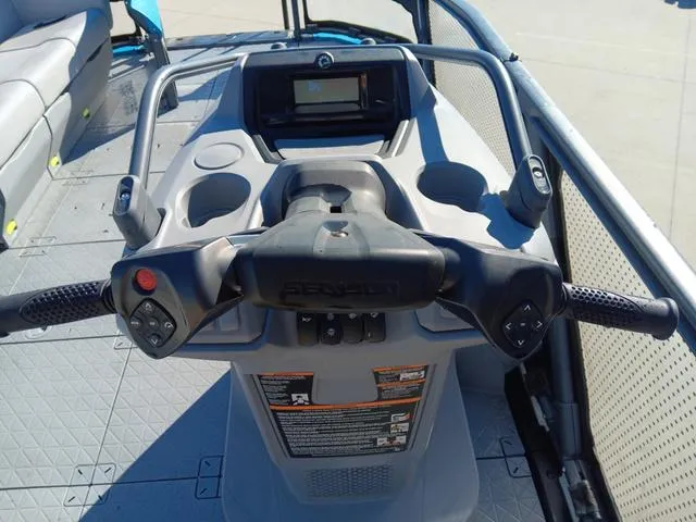 Slide: The Image of Sea-Doo SWITCH 19 BASE 170 HP 2023 - 5