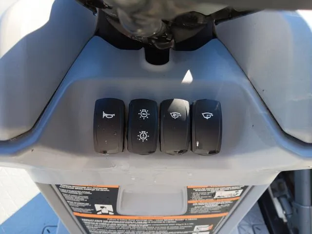 Slide: The Image of Sea-Doo SWITCH 19 BASE 170 HP 2023 - 6