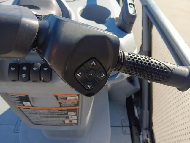 Slide: The Image of Sea-Doo SWITCH 19 BASE 170 HP 2023 - 8