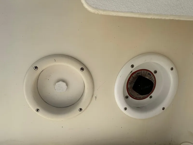 Slide: The Image of Seamaster 2800 Walkaround 2002 boat control panel with gauge and dial. - 23