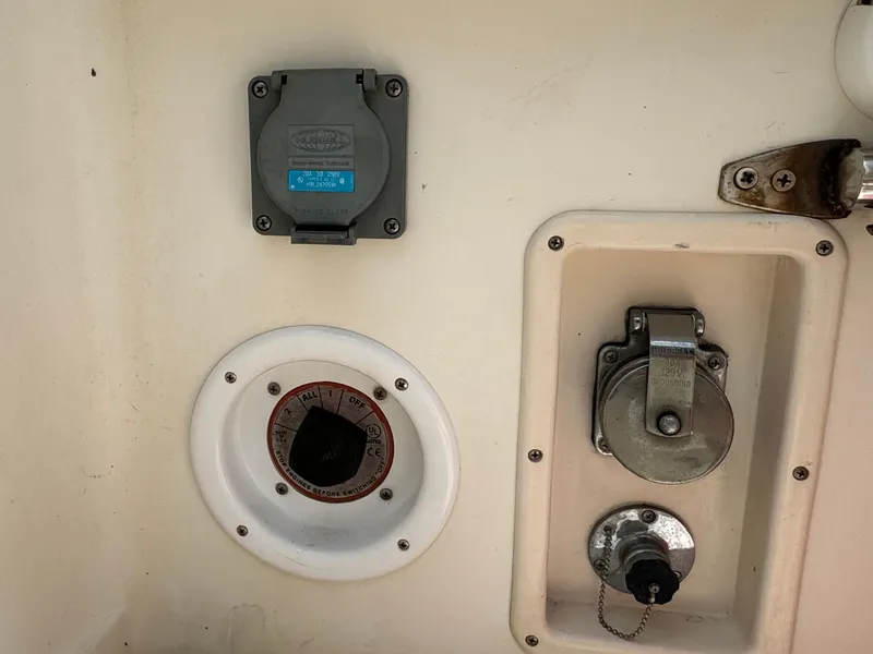 Slide: The Image of Seamaster 2800 Walkaround 2002 boat electrical and fuel connections. - 24