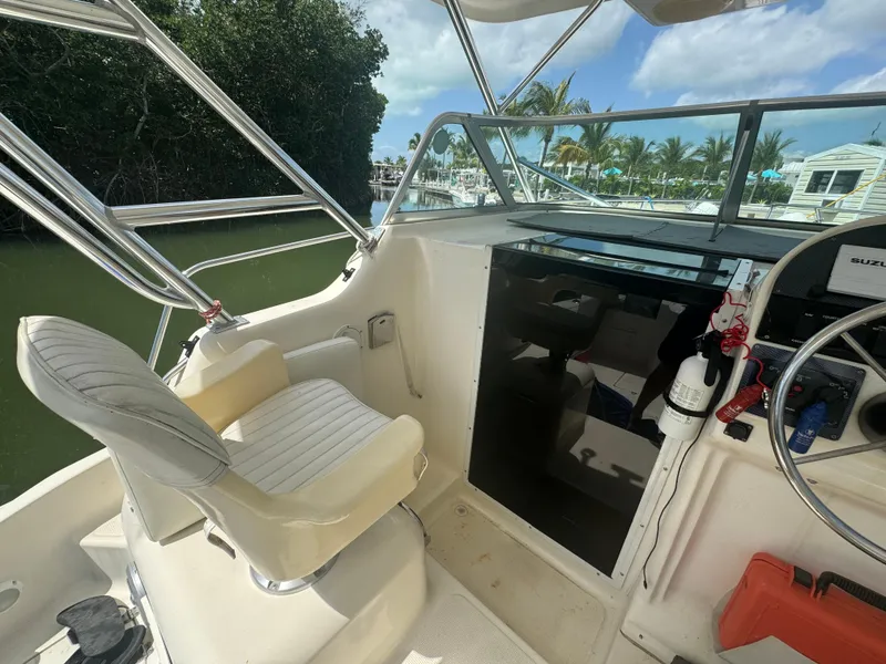 Slide: The Image of Seamaster 2800 Walkaround 2002 boat interior with captain's chair and steering wheel. - 29