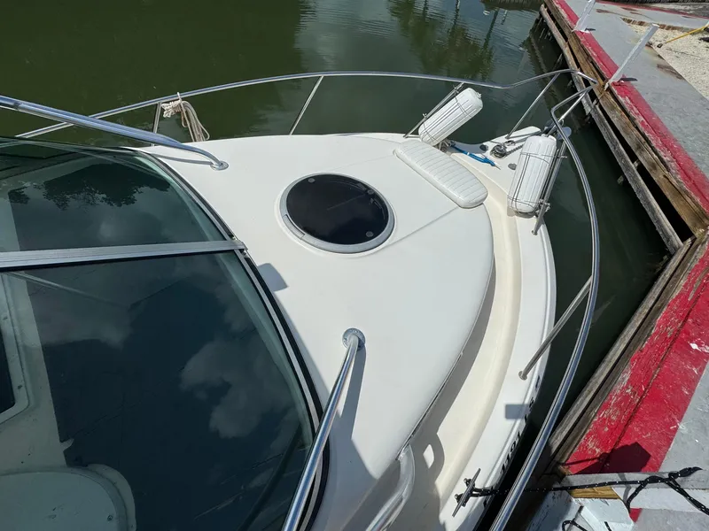 Slide: The Image of Seamaster 2800 Walkaround 2002 boat docked, showing bow and deck details. - 39