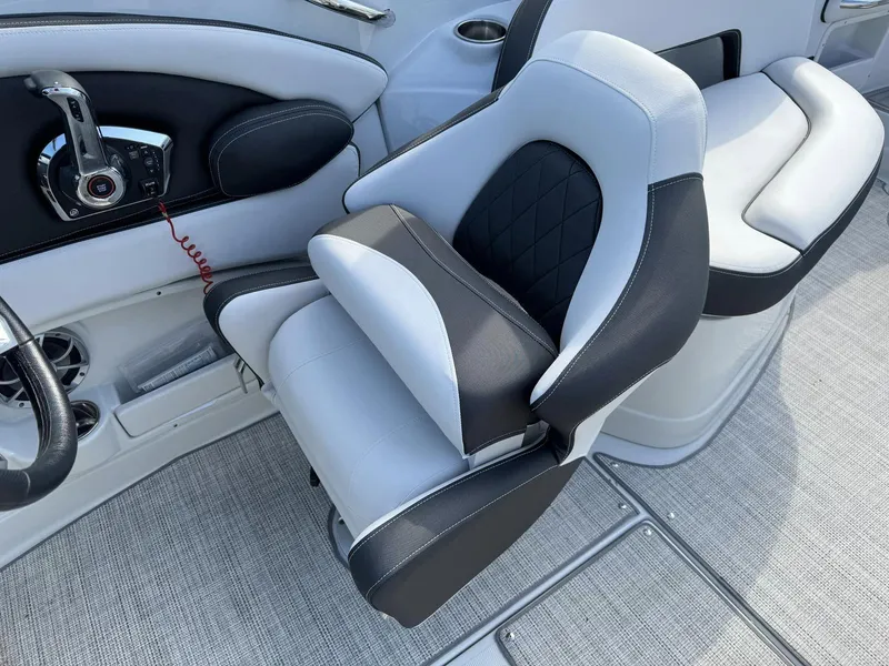 Slide: The Image of Crownline Boats 290 SS 2024 - 16