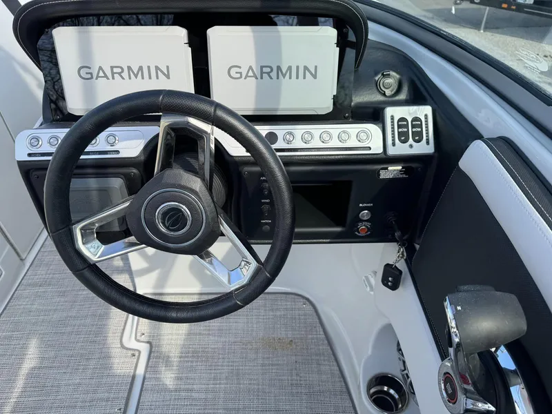 Slide: The Image of Crownline Boats 290 SS 2024 - 19