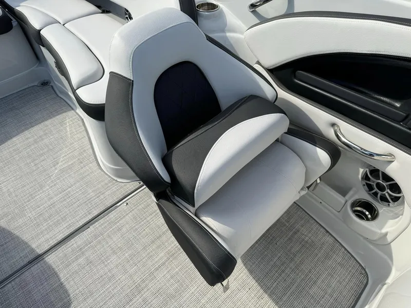 Slide: The Image of Crownline Boats 290 SS 2024 - 4