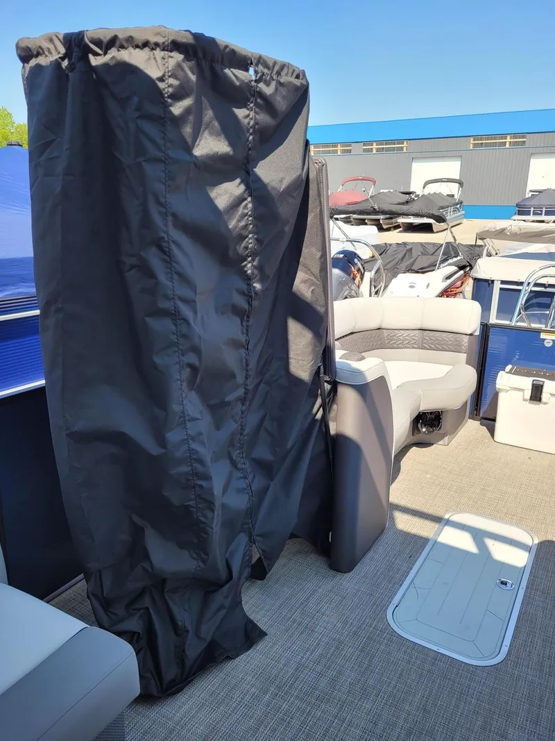 Slide: The Image of Monaco MC255SD 2024 - 17