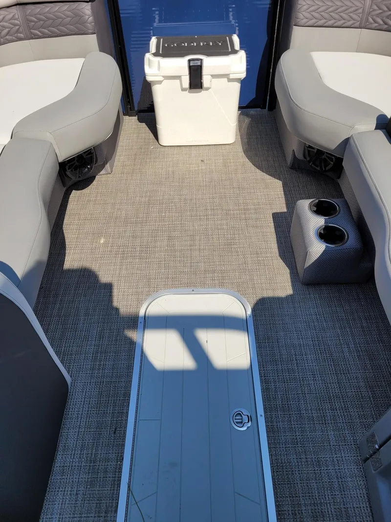 Slide: The Image of Monaco MC255SD 2024 - 18