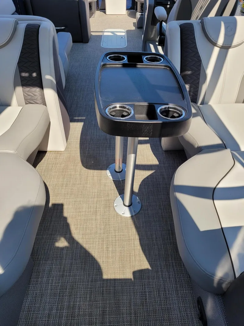 Slide: The Image of Monaco MC255SD 2024 - 9