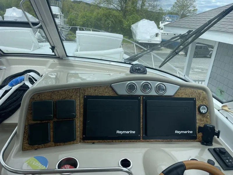 Slide: The Image of 2009 Formula 45 Yacht helm with Raymarine navigation system. - 11