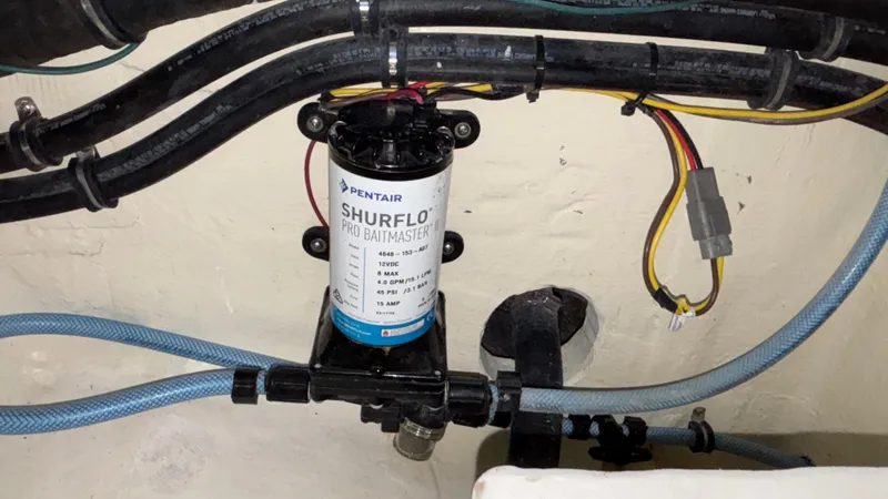 Slide: The Image of Pentair Shurflo Pro Baitmaster pump in Fountain 43 SCX 2024 boat. - 48