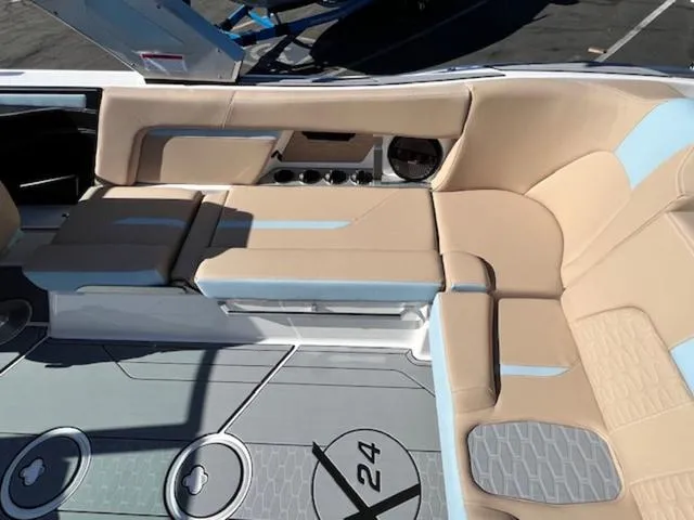 Slide: The Image of MasterCraft X24 2024 - 15