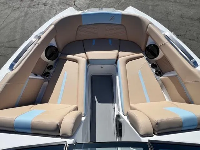 Slide: The Image of MasterCraft X24 2024 - 18