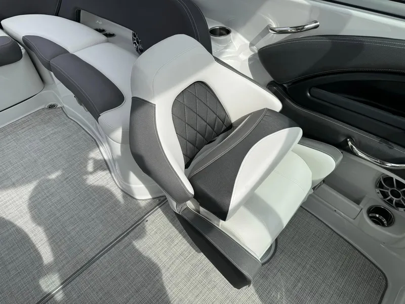 Slide: The Image of Crownline Boats 290 SS 2024 - 17