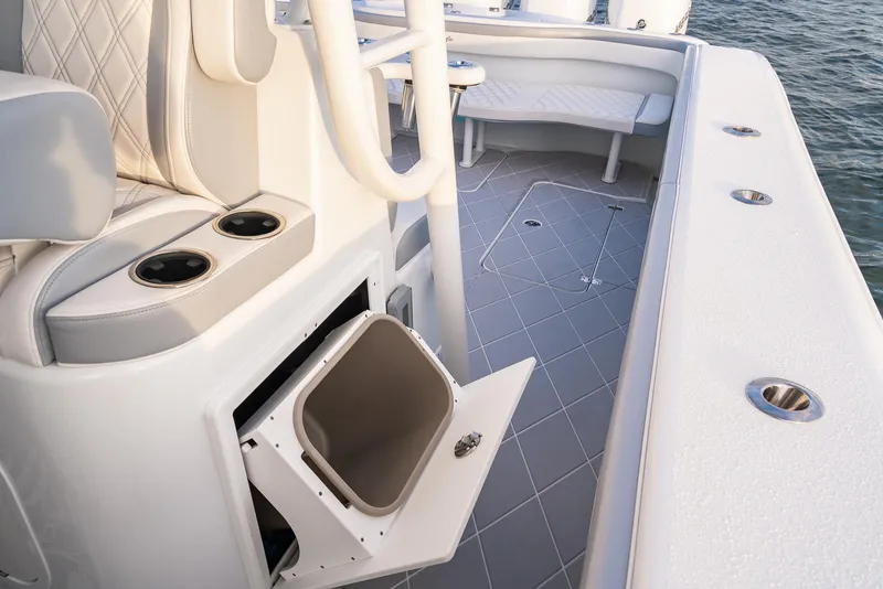 Slide: The Image of Yellowfin 42 Offshore 2022 - 50