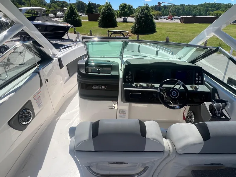 Slide: The Image of Chaparral 280 OSX 2024 - 10