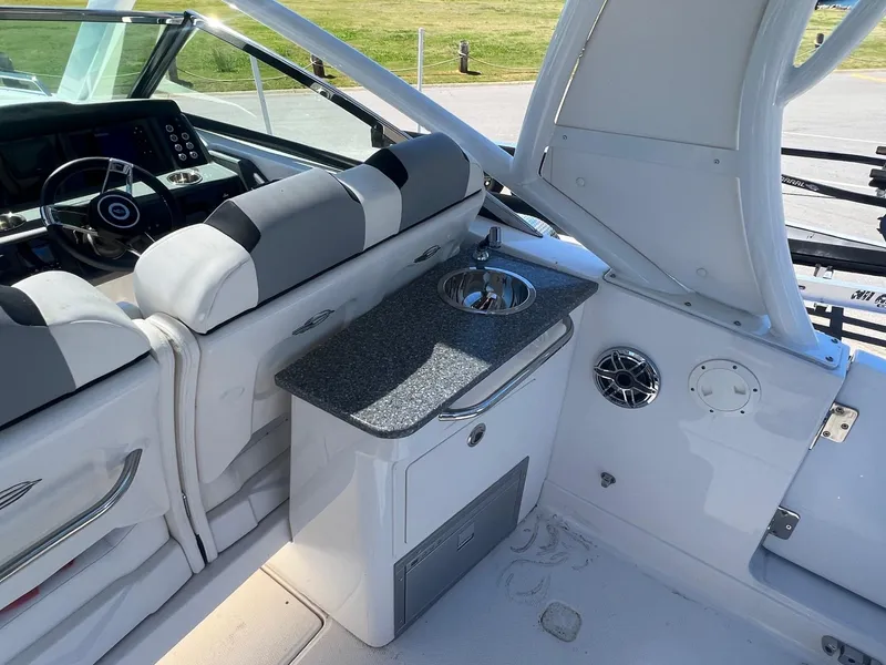 Slide: The Image of Chaparral 280 OSX 2024 - 11