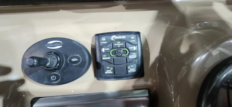 Slide: The Image of Control panel of a 2015 Formula 350 CBR boat. - 17