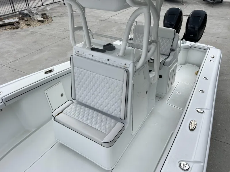 Slide: The Image of Yellowfin 29 Offshore 2018 - 10