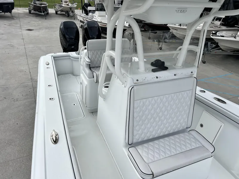 Slide: The Image of Yellowfin 29 Offshore 2018 - 11