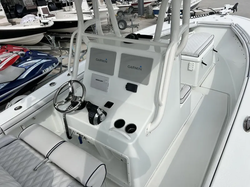 Slide: The Image of Yellowfin 29 Offshore 2018 - 14