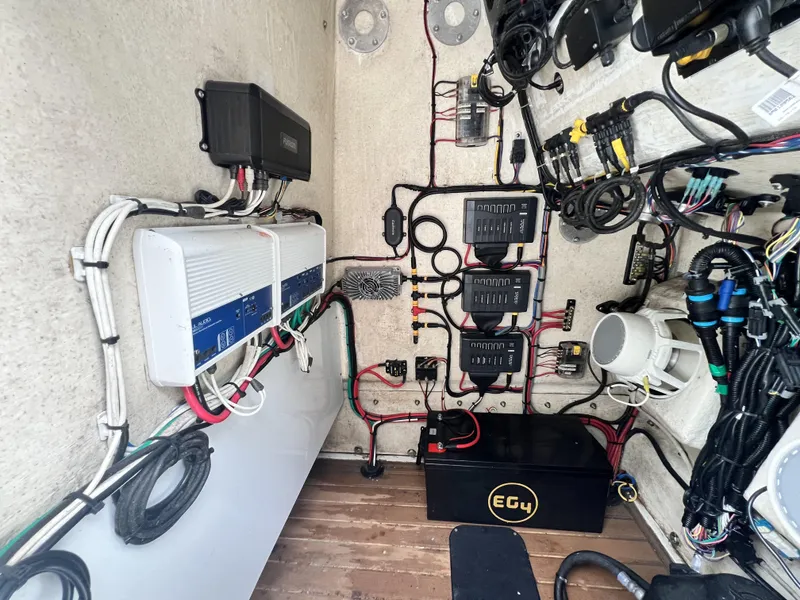 Slide: The Image of Yellowfin 29 Offshore 2018 - 16