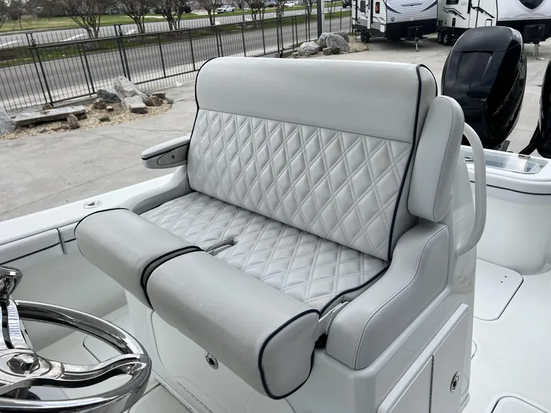 Slide: The Image of Yellowfin 29 Offshore 2018 - 17