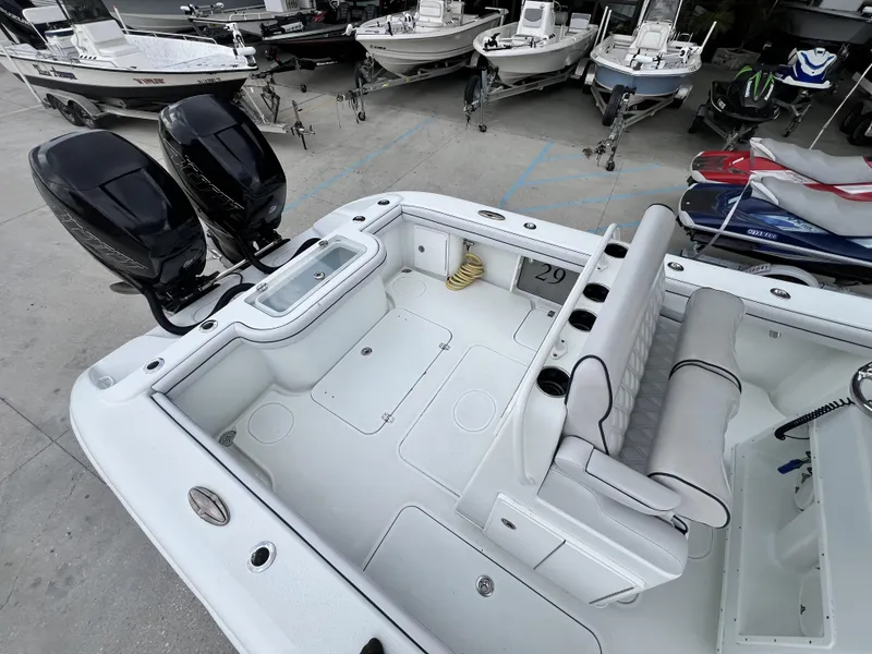 Slide: The Image of Yellowfin 29 Offshore 2018 - 19