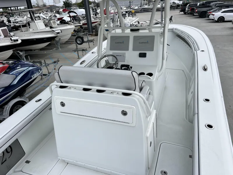 Slide: The Image of Yellowfin 29 Offshore 2018 - 20