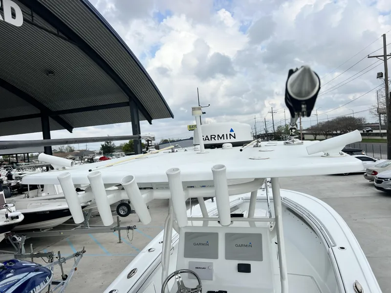 Slide: The Image of Yellowfin 29 Offshore 2018 - 21