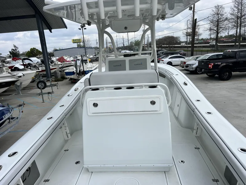 Slide: The Image of Yellowfin 29 Offshore 2018 - 22