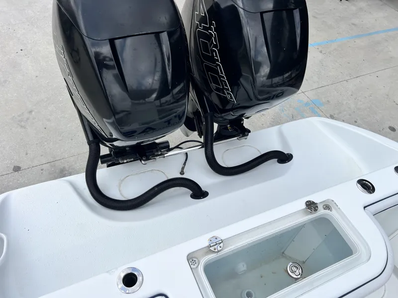 Slide: The Image of Yellowfin 29 Offshore 2018 - 23