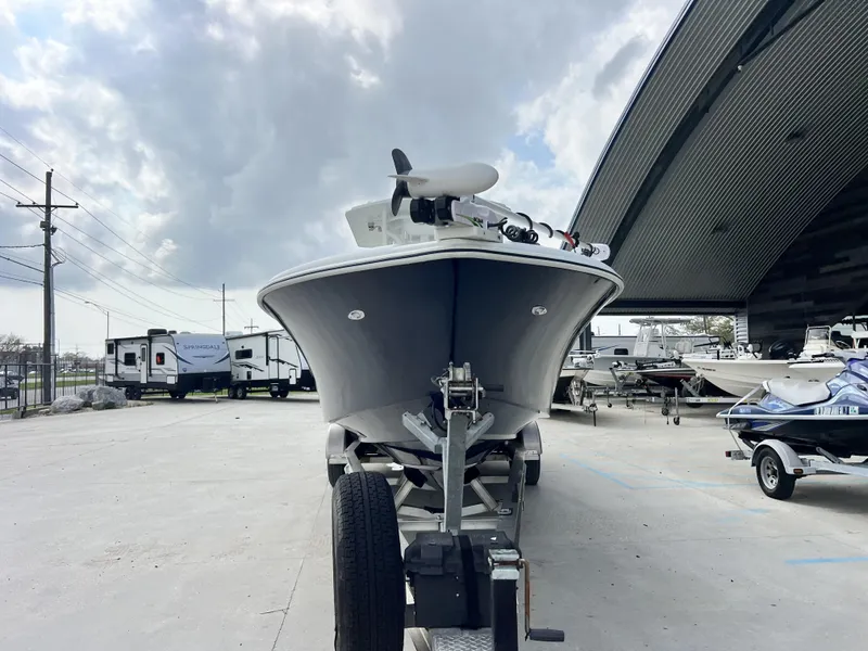 Slide: The Image of Yellowfin 29 Offshore 2018 - 24