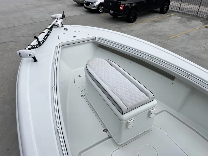 Slide: The Image of Yellowfin 29 Offshore 2018 - 26