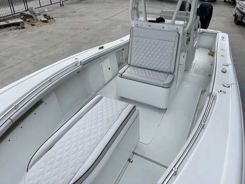 Slide: The Image of Yellowfin 29 Offshore 2018 - 28