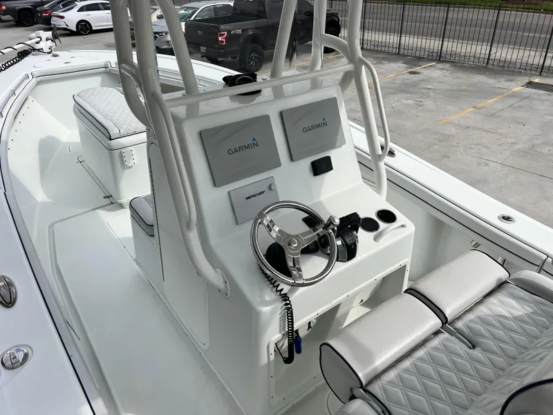 Slide: The Image of Yellowfin 29 Offshore 2018 - 29