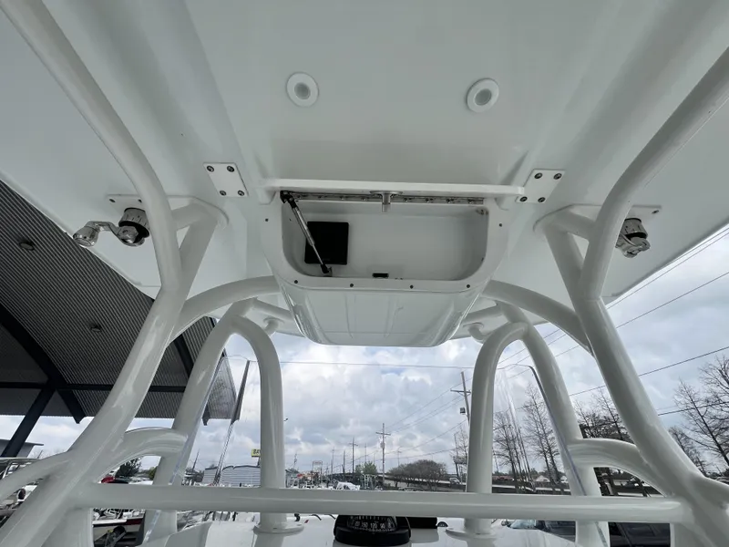 Slide: The Image of Yellowfin 29 Offshore 2018 - 32