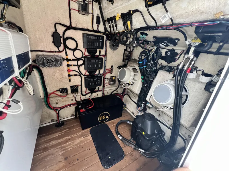 Slide: The Image of Yellowfin 29 Offshore 2018 - 33