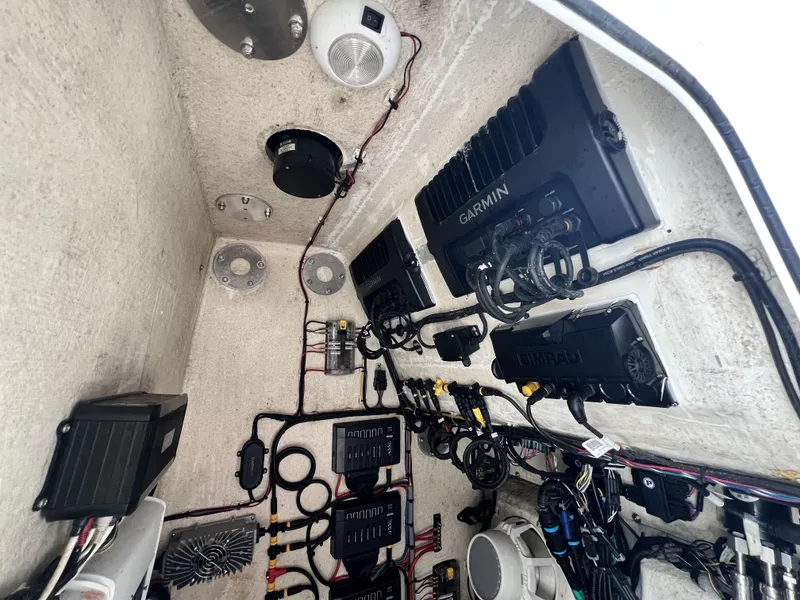 Slide: The Image of Yellowfin 29 Offshore 2018 - 34