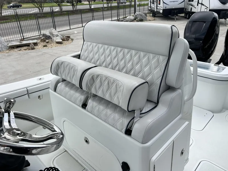 Slide: The Image of Yellowfin 29 Offshore 2018 - 35