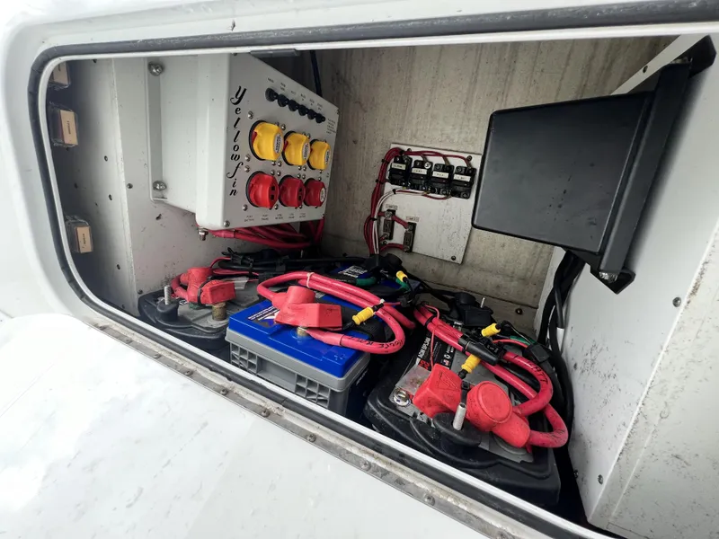 Slide: The Image of Yellowfin 29 Offshore 2018 - 36