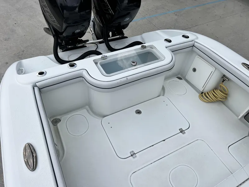 Slide: The Image of Yellowfin 29 Offshore 2018 - 37