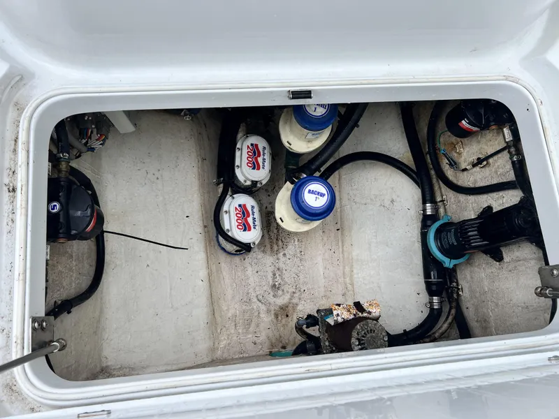 Slide: The Image of Yellowfin 29 Offshore 2018 - 38