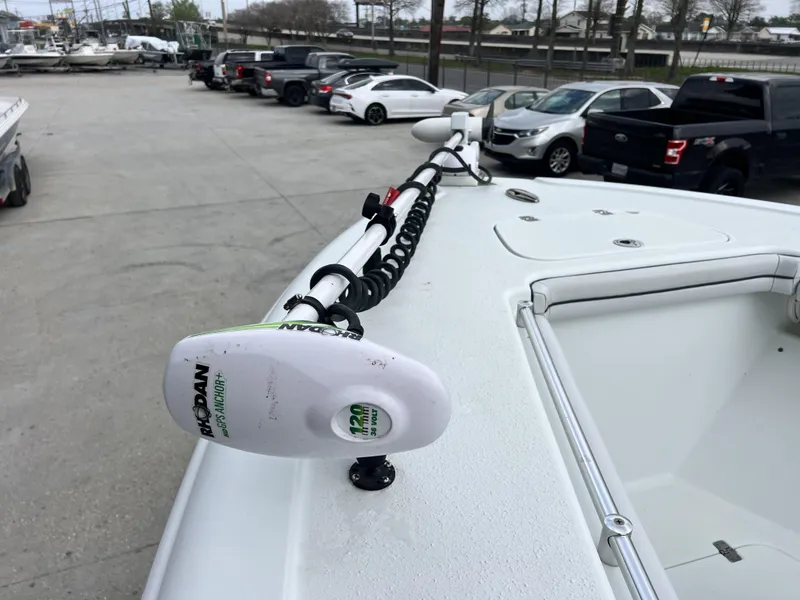 Slide: The Image of Yellowfin 29 Offshore 2018 - 6